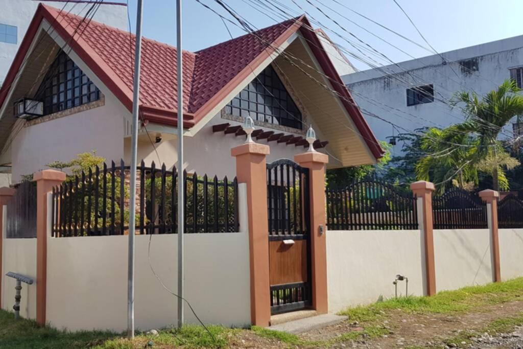 Resthouse Fully Airconditioned W/ Private Parking Villa Tuguegarao City Buitenkant foto